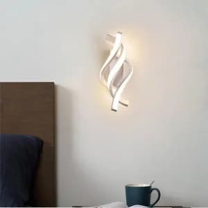 چراغ دیواری LED مدل مارپیچ ؛ چراغ دیواری مدرن سفید با طراحی خطی، مناسب برای اتاق خواب (کنار تخت)، نشیمن، راهرو، بالکن و راه‌پله کد 3012 